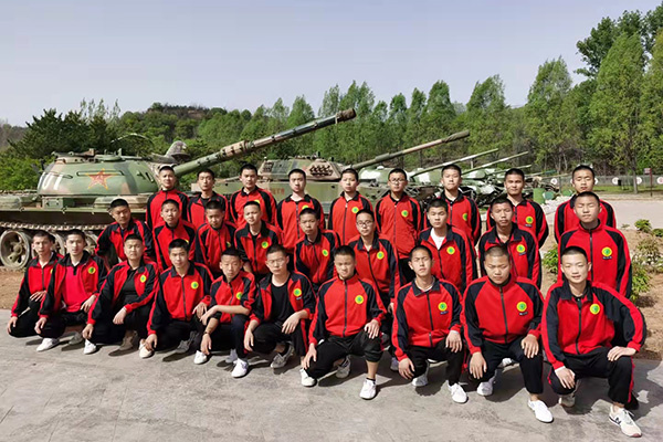 嵩山少林武术学校学费是按什么标准收费的？一年需要交几次学费？