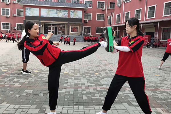 少林武术学校哪家是正规的？嵩山少林文武学校怎么样？
