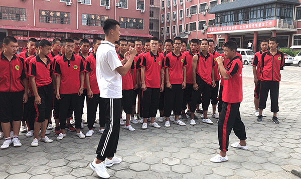 嵩山少林哪个武术学校好?少林武术学校课程安排是怎样的？